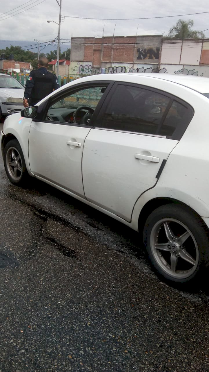 Policía Morelos detiene a dos hombres por robo de vehículo