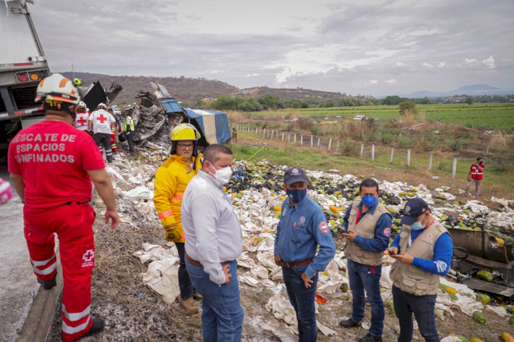 Tragedia y muerte en la Siglo XXI,  al colisionar vehículos pesados